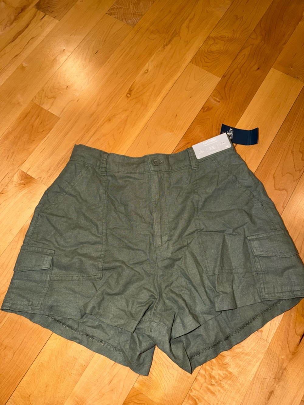 Hollister S olive green linen shorts NEVER WORN!!! TAGS STILL ON!!!